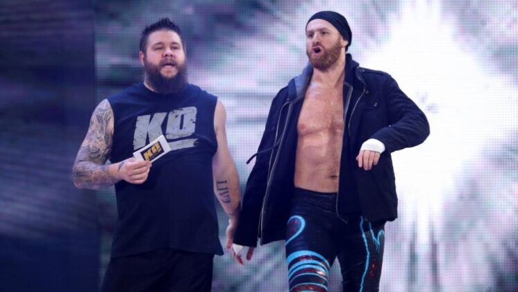 WWE está tentando agradar Kevin Owens e Sami Zayn com mais tempo de tela