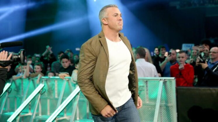 Booker T acredita que Shane McMahon merece um lugar no WWE Hall of Fame