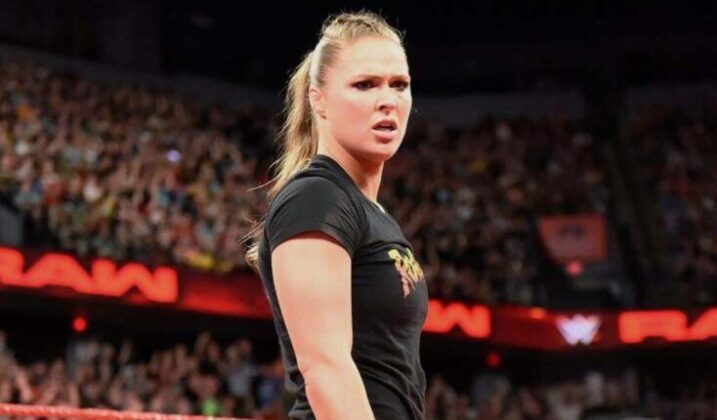 Ronda Rousey terá que lutar com ” uma mão amarrada” no WWE Elimination Chamber