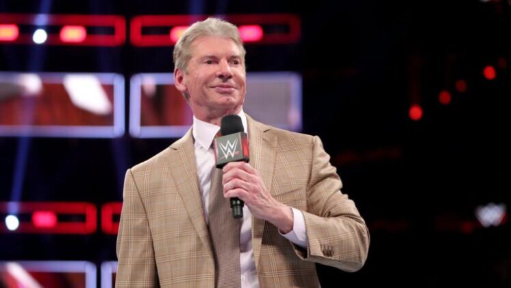 Lenda da WWE pronta para retornar na WrestleMania 39 se Vince McMahon desejar