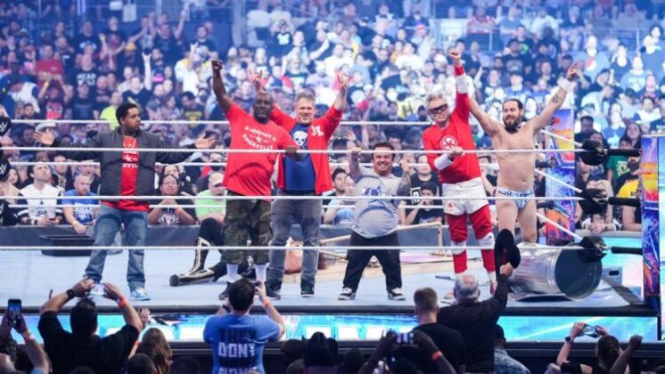 Johnny Knoxville vence Sami Zayn na WrestleMania com ajuda de membros do Jackass