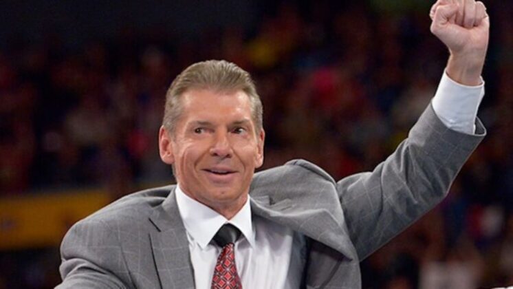 Vince McMahon é acusado de tentar se promover em cima de John Cena