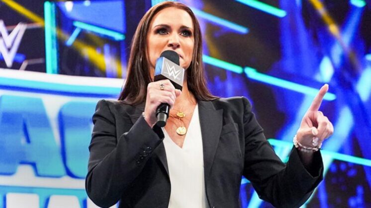 Stephanie McMahon é flagrada no WWE SmackDown no MSG