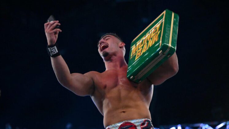 Theory fez história no WWE Money In The Bank