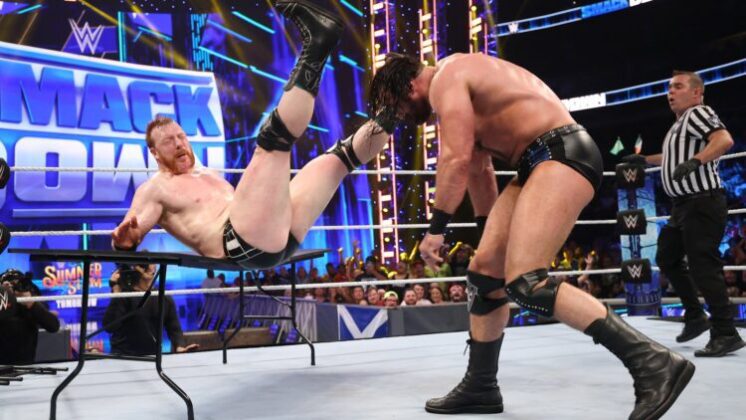 Grande combate termina de forma controversa no Friday Night SmackDown
