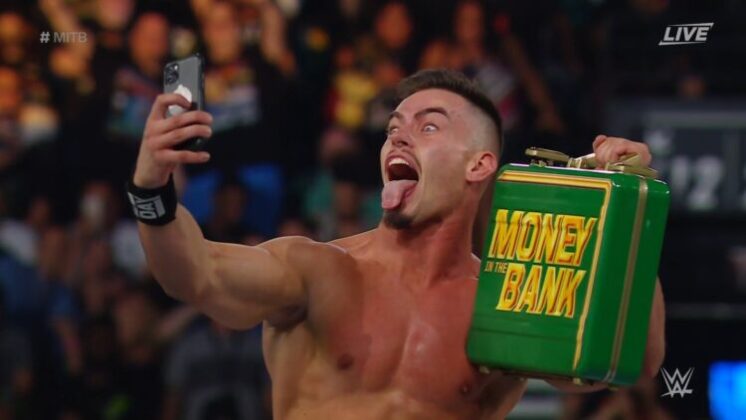 Theory se torna Mr. Money in the Bank