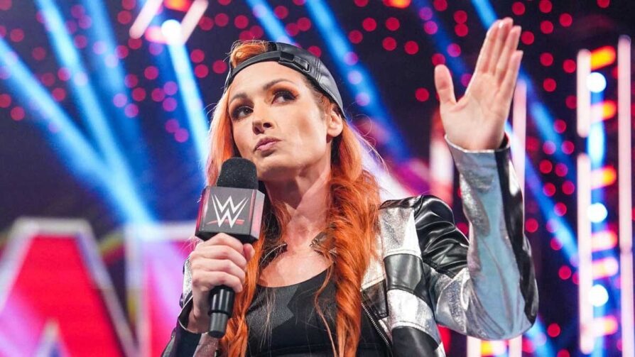 Becky Lynch faz primeira aparição oficial na WWE desde perda do Women's ...