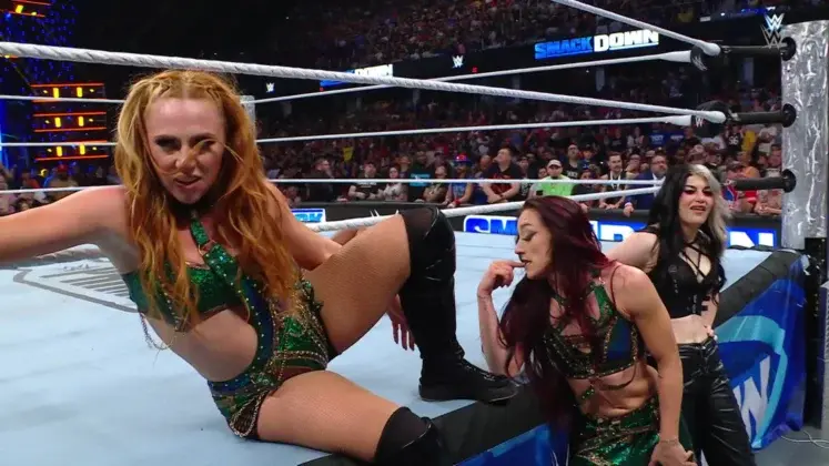 Blair Davenport se alia a Isla Dawn e Alba Fyre no WWE SmackDown