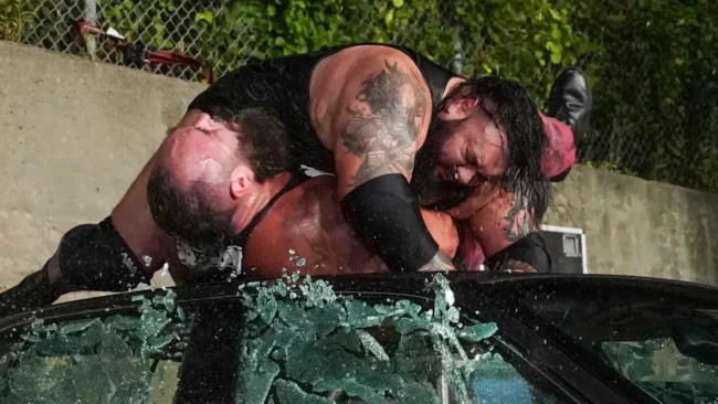 VÍDEO: Bronson Reed e Braun Strowman destroem carro no WWE RAW