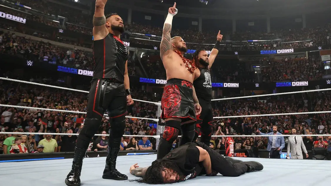 Jacob Fatu retorna e The Bloodline destrói Roman Reigns no WWE SmackDown