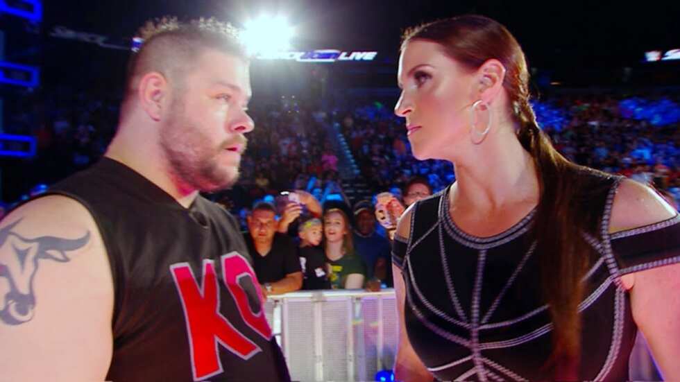 Stephanie McMahon pode retornar para confrontar Kevin Owens no WWE SmackDown