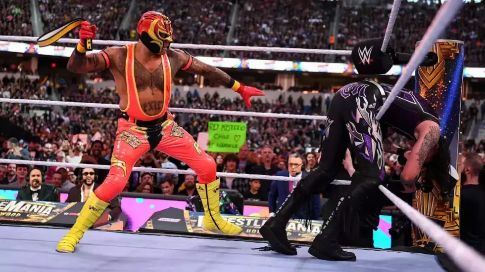 Rey Mysterio sai do personagem e elogia evolução de Dominik na WWE