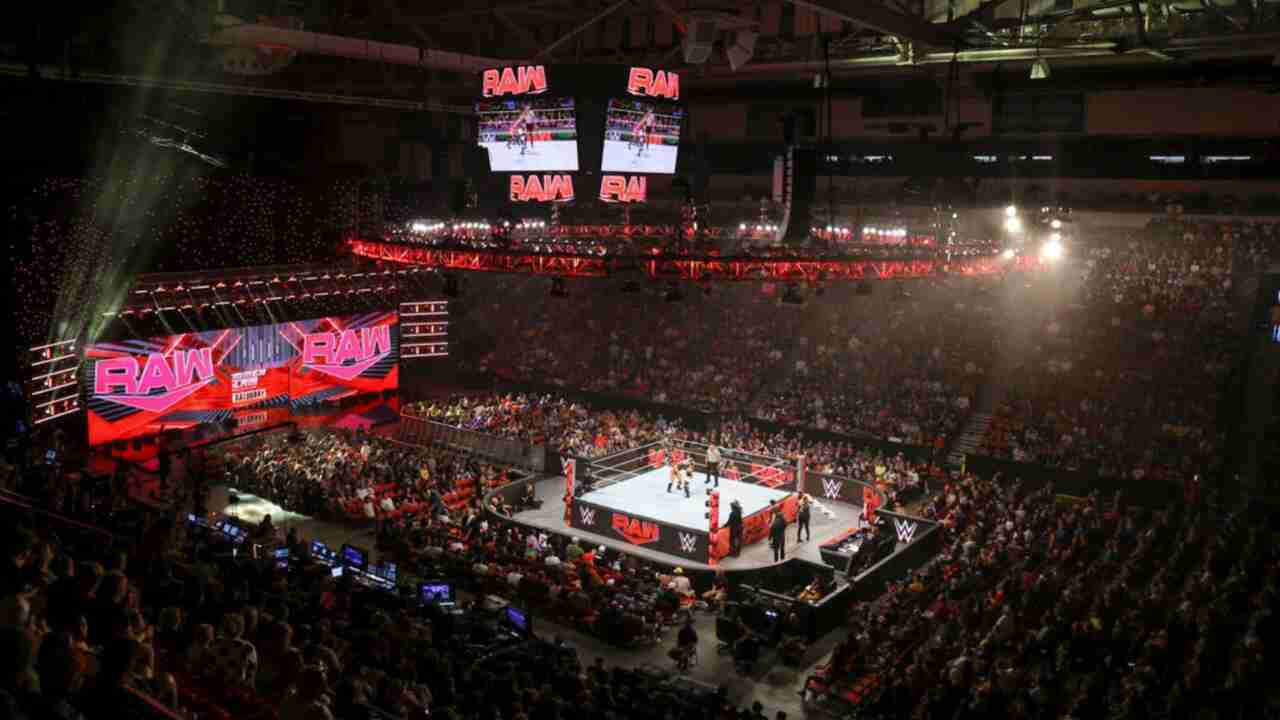 Major WWE stable arrives on RAW separately after recent split tease