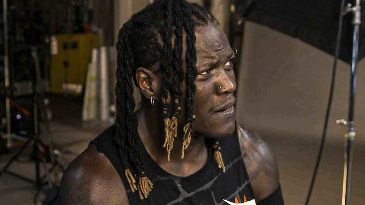 R-Truth sends hilarious message ahead of grudge match on WWE RAW; major star responds