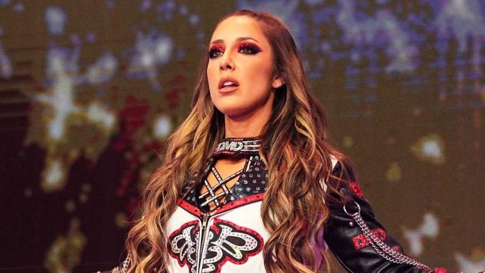 Britt Baker dá a entender que as redes sociais acabaram com o seu ano de 2024