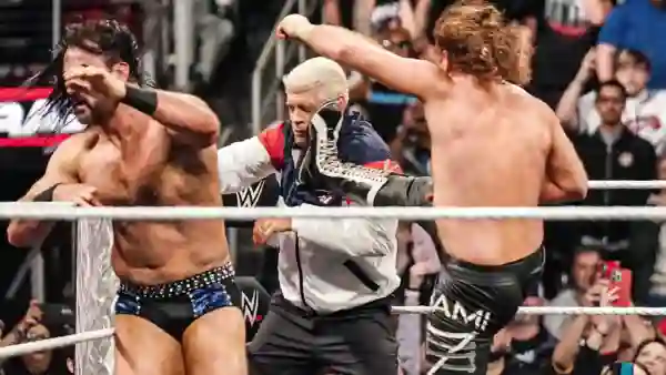 Karrion Kross comemora ataque de Sami Zayn sobre Cody Rhodes no WWE RAW