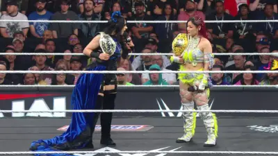 Grandes estrelas do WWE NXT interferem no combate de Stephanie Vaquer no RAW