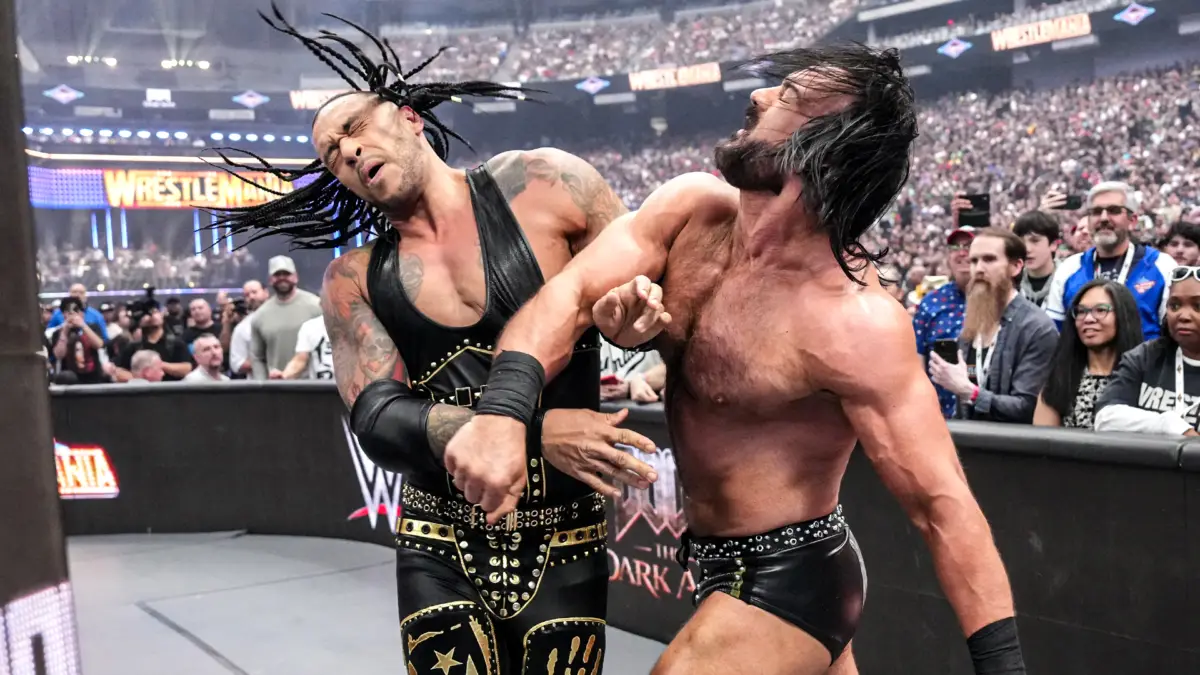 Drew McIntyre repete provocação e tira selfie durante luta na WrestleMania 41
