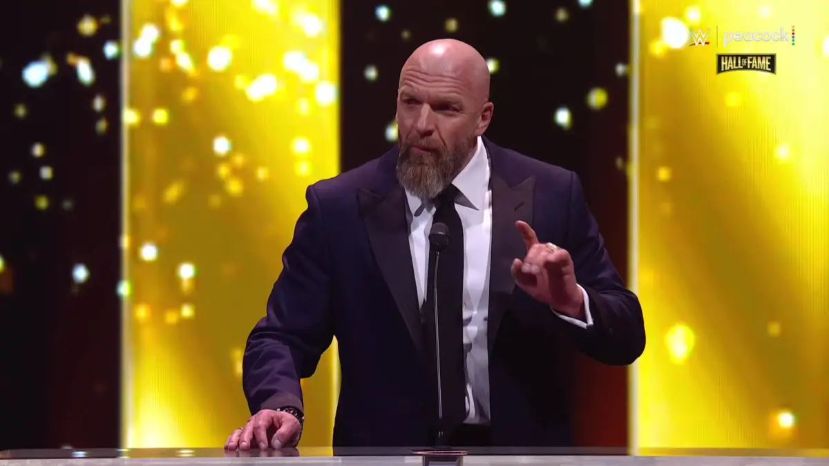 Triple H beija Shawn Michaels durante o WWE Hall of Fame 2025; veja o vídeo