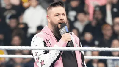 WWE indica retorno de Kevin Owens, mas data levanta dúvidas