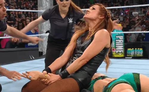 Becky Lynch destrói Lyra Valkyria no WWE Backlash