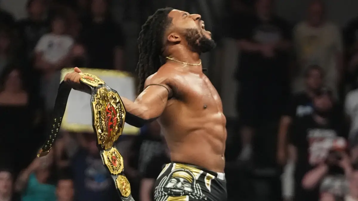 Fãs da TNA reclamam de estrelas da WWE deterem os principais títulos da empresa