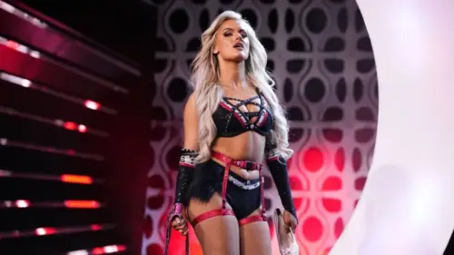 Mariah May faz estreia impactante na WWE