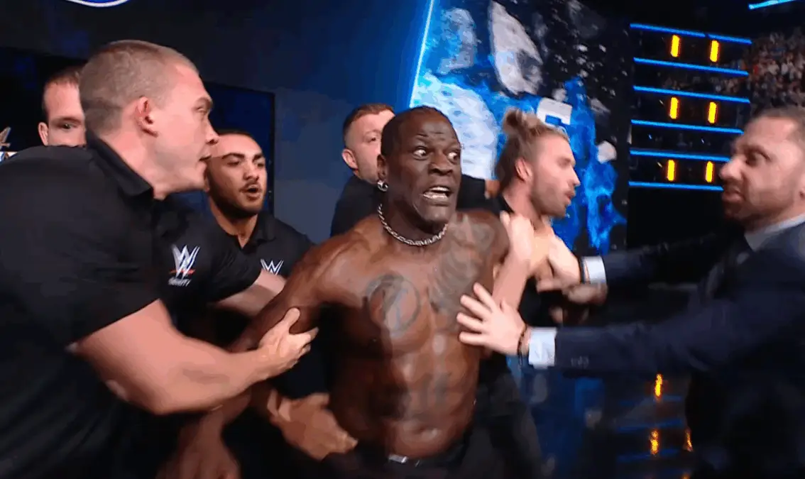 R-Truth volta a atacar John Cena no WWE SmackDown