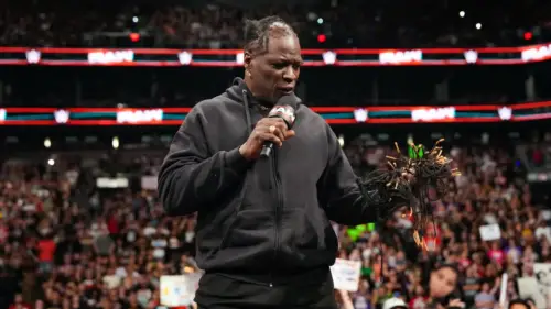 R-Truth pode se aliar a estrela que está próxima de deixar a WWE