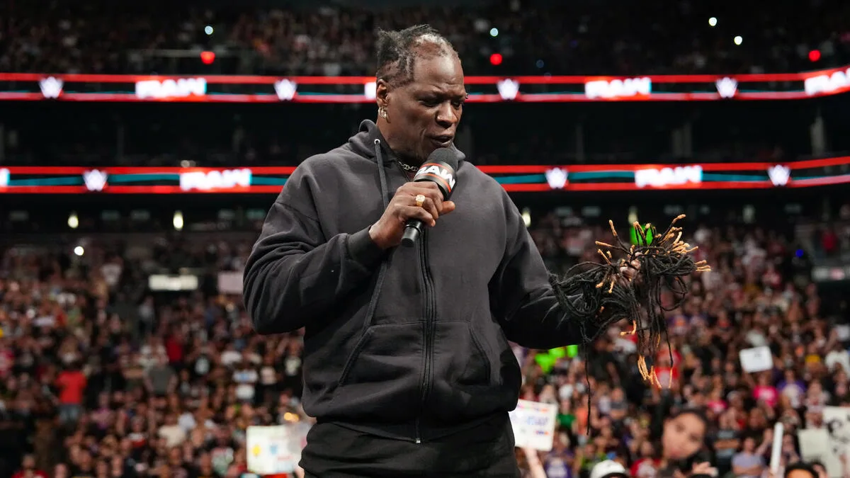 Revelado o motivo para a WWE ter abandonado personagem mais sério de R-Truth