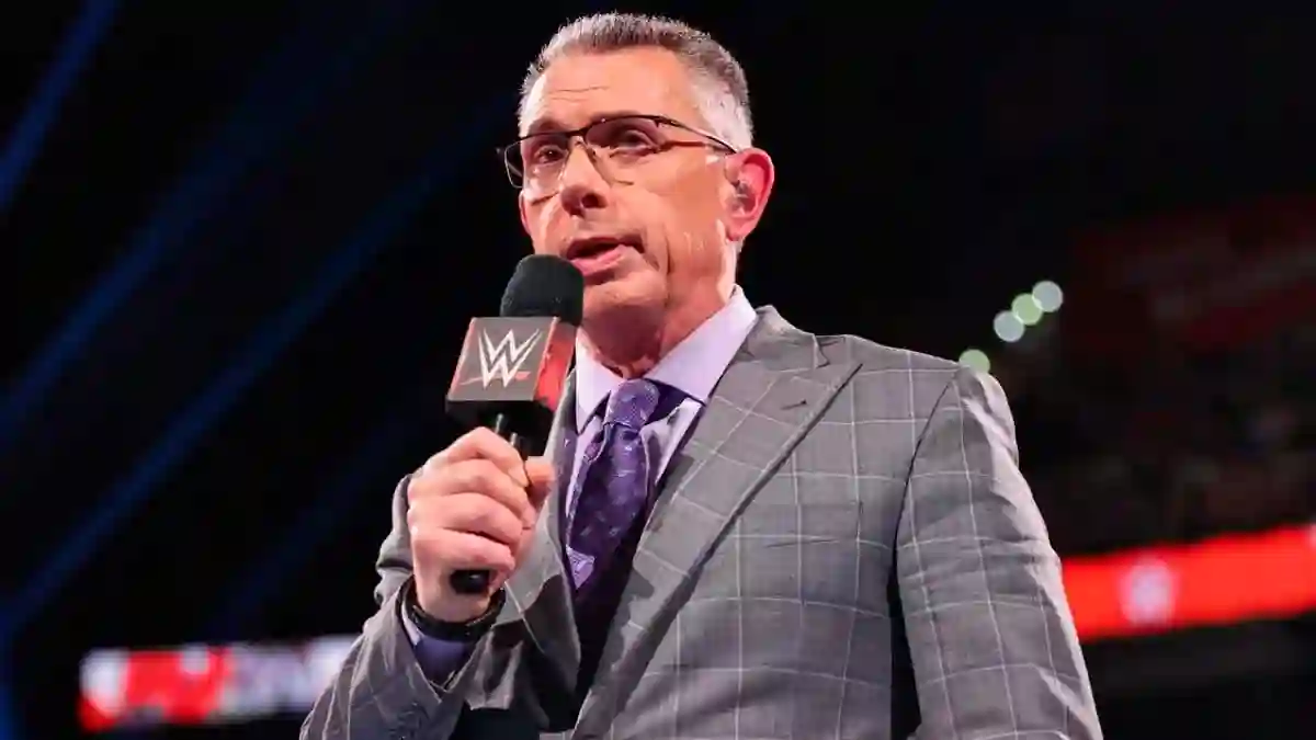 Michael Cole criticado por erros de comentário no WWE Evolution