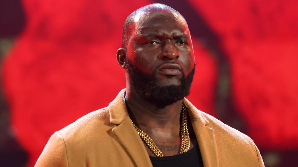 WWE considera enviar Omos para a Lucha Libre AAA