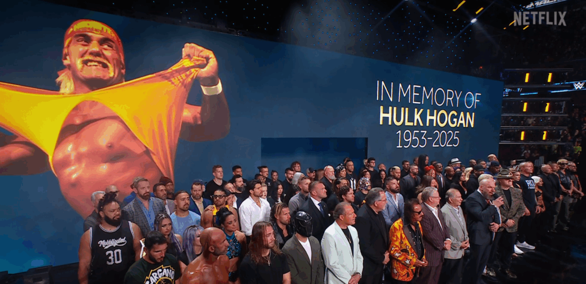 WWE presta grande homenagem a Hulk Hogan no SmackDown