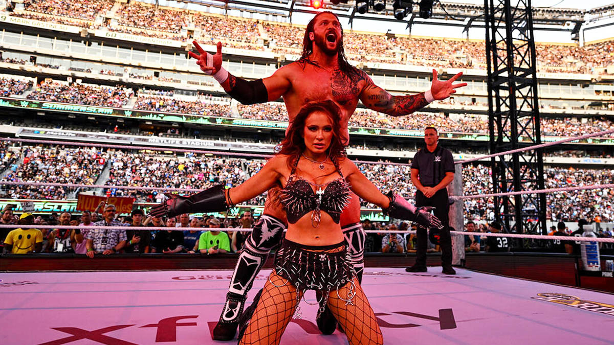 WWE teria confiscado cartazes de fãs em apoio a Karrion Kross no RAW