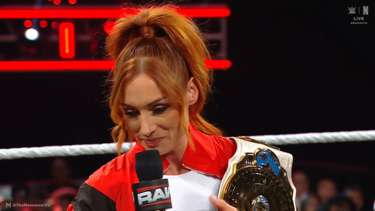 Becky Lynch ataca Nikki Bella no RAW e faz provocação envolvendo John Cena