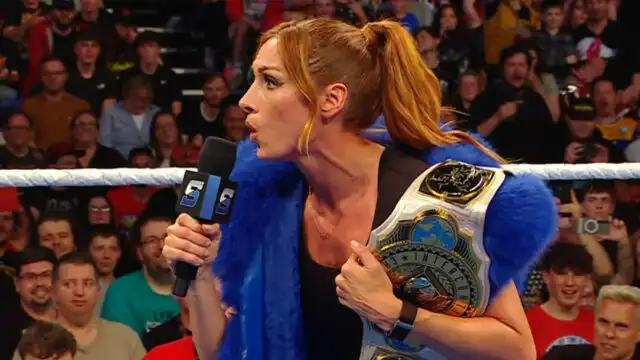 Becky Lynch sai do personagem durante WWE SmackDown na Irlanda