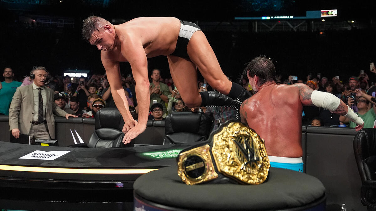 Gunther precisará passar por cirurgia após lesão no WWE SummerSlam