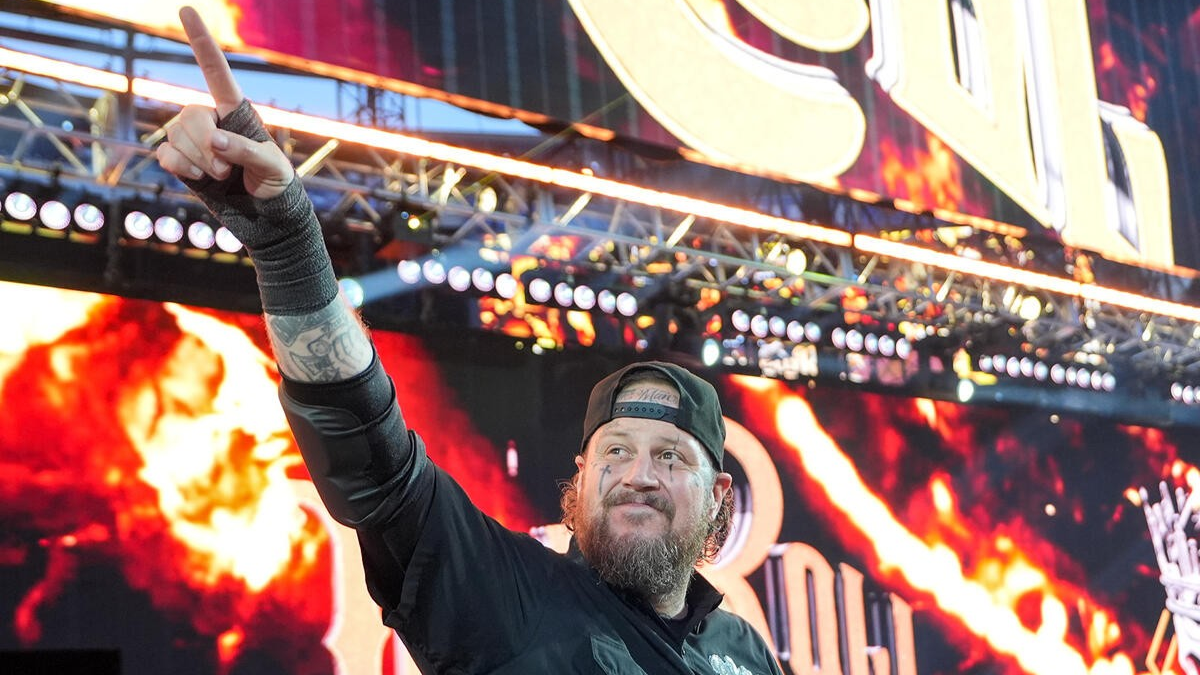 Após estreia no SummerSlam, Jelly Roll vai retornar à WWE, diz Triple H