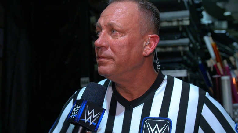 Lendário árbitro da WWE, Mike Chioda anuncia sua aposentadoria do pro-wrestling