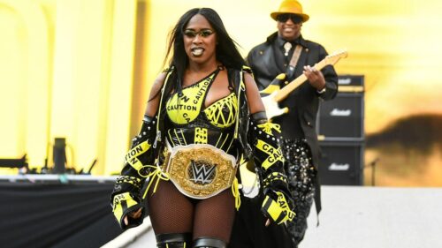 Stephanie McMahon anuncia novidade envolvendo Naomi