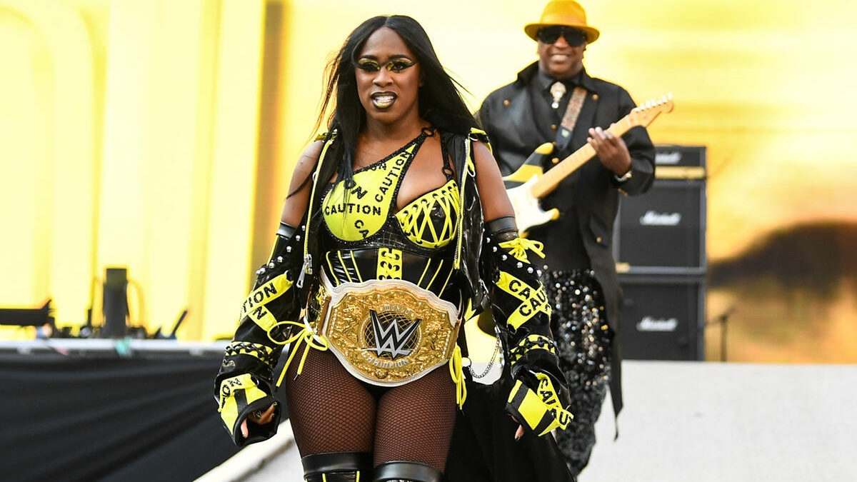Stephanie McMahon anuncia novidade envolvendo Naomi