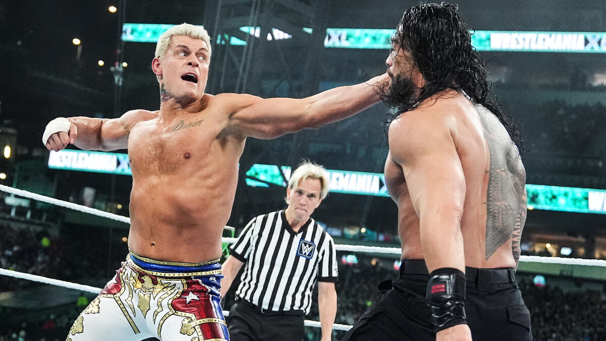 WWE pode realizar terceira luta entre Cody Rhodes e Roman Reigns