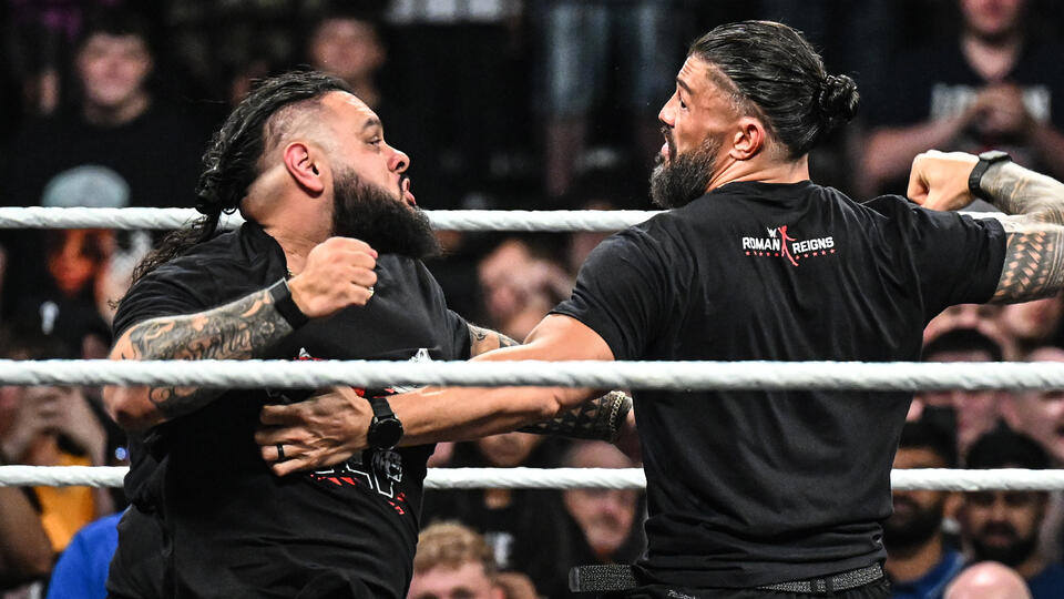 Roman Reigns protagoniza grande “brawl” no início do WWE RAW