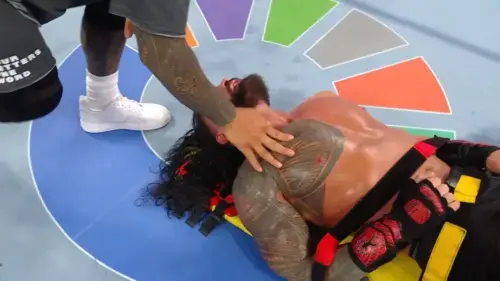 Roman Reigns é hospitalizado após ataque brutal sofrido no WWE Clash in Paris