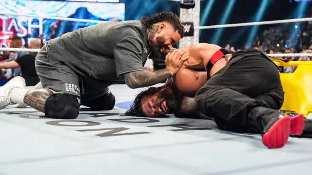 Roman Reigns faz primeira publicação após ataque brutal no WWE Clash in Paris