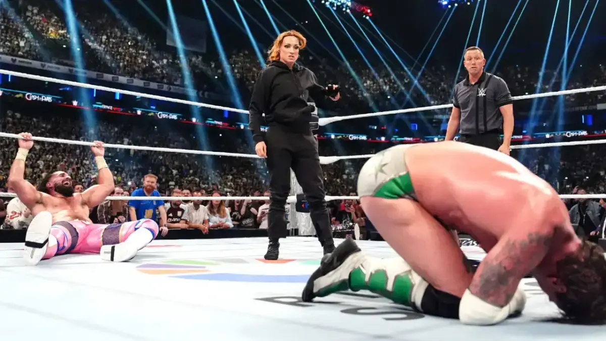 Becky Lynch e Seth Rollins oficializam união na WWE