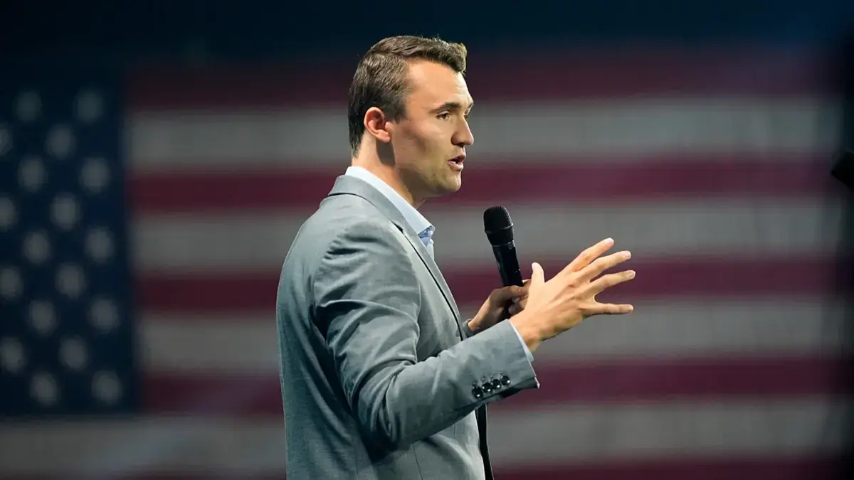 Ex-estrela da WWE é alvo de ataques racistas após condenar atentado contra Charlie Kirk