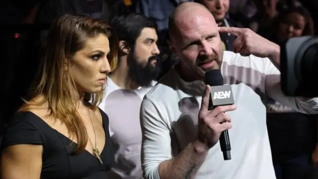 Estrela da AEW sorri em hora errada no Dynamite