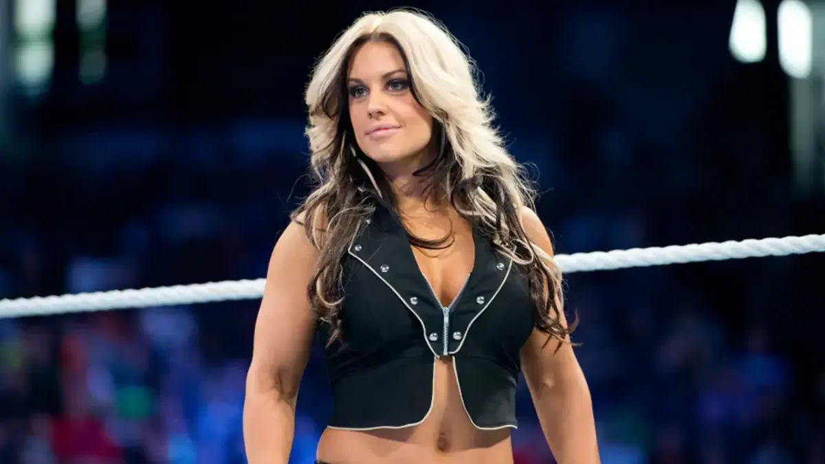 Ex-estrela da WWE Kaitlyn aparece com novo visual