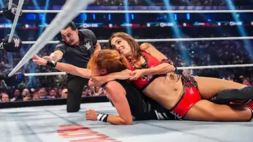 Nikki Bella reage as vaias recebidas por seu combate no WWE Clash in Paris